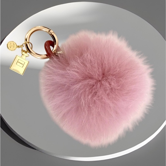 CHANEL FOX FUR POMPOM KEYCHAIN KEY CHARM MAUVE AND GOLD - Picture 2 of 3